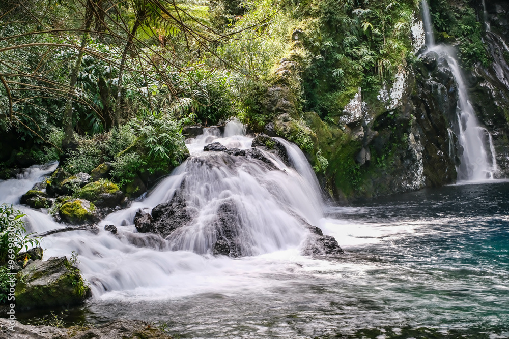 Fototapeta premium Amazing Waterfall on the Island of La Reunion, France