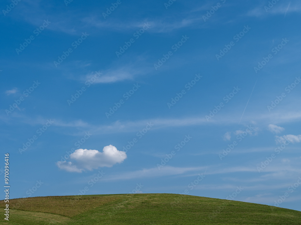 Sommerlandschaft mit sanften Hügeln und dramatischen Wolken im Mostviertel, Niederösterreich Sommerlandschaft mit sanften Hügeln und dramatischen Wolken im Mostviertel, Niederösterreich