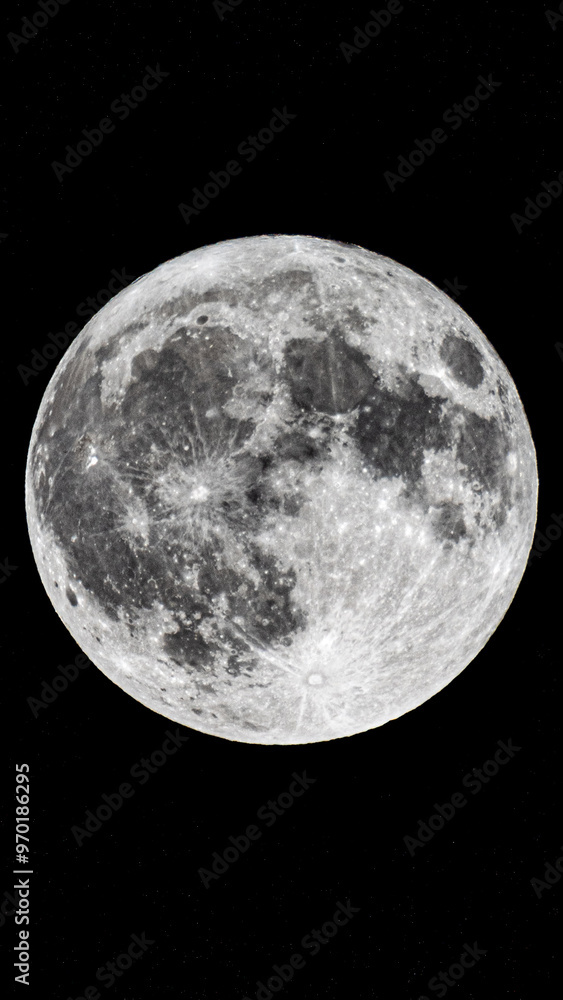 Obraz premium Detailed Full Moon Against a Black Sky – High Resolution Astronomy Image