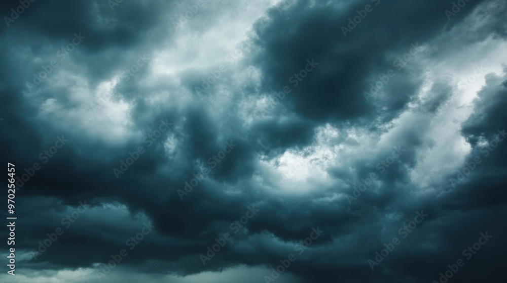 Fototapeta premium The sky is dark and cloudy, with a storm brewing
