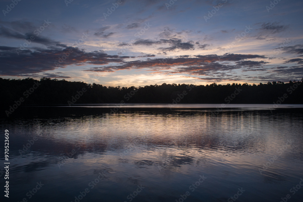 Obraz premium Lake Eacham, a tranquil crater lake in the Wet Tropics of northern Queensland, Australia