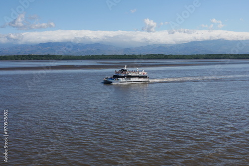 Boot an der Küste in Puntaremas in Costa Rica photo