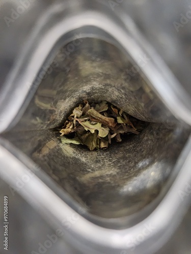 Foto Loose-Leaf White Tea in a Bag
