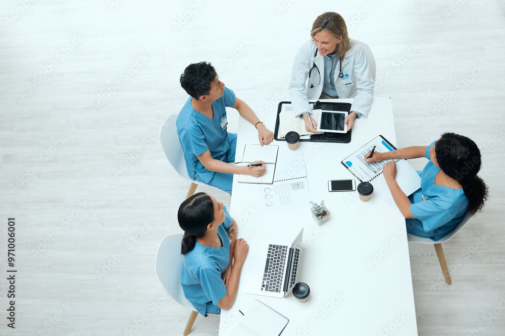 © KayExam/peopleimages.com - People, doctor and nurse in meeting at office with teamwork, collaboration and planning. Employees, above and coworking with strategy for healthcare, research and brainstorming as medical team © KayExam/peopleimages.com - People, doctor and nurse in meeting at office with teamwork, collaboration and planning. Employees, above and coworking with strategy for healthcare, research and brainstorming as medical team