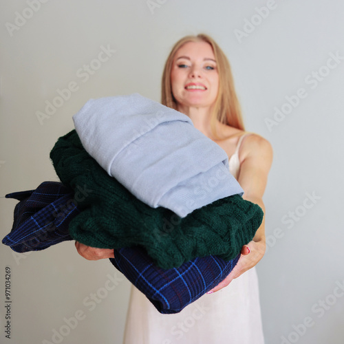 Tablou pe pânză girl clearing her wardrobe of unnecessary clothes