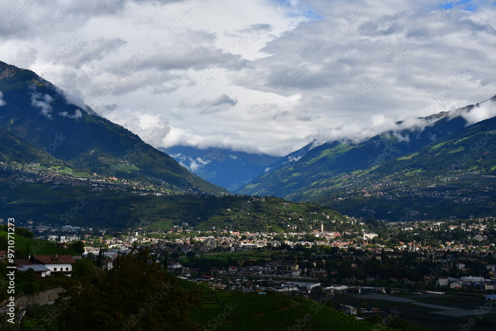 Blick nach Meran in Südtirol
