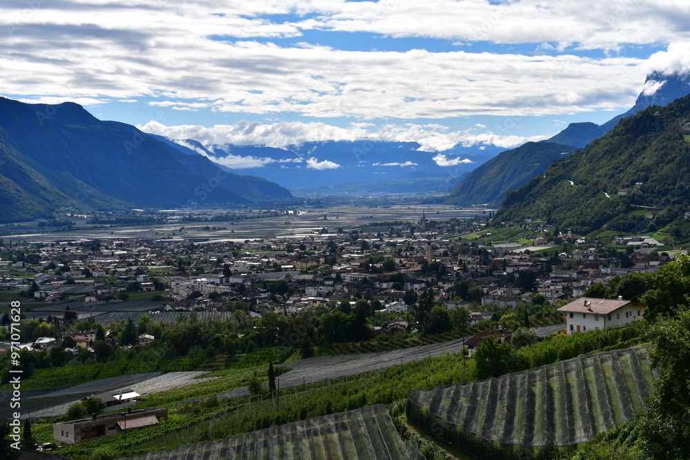 Blick nach Lana in Südtirol
