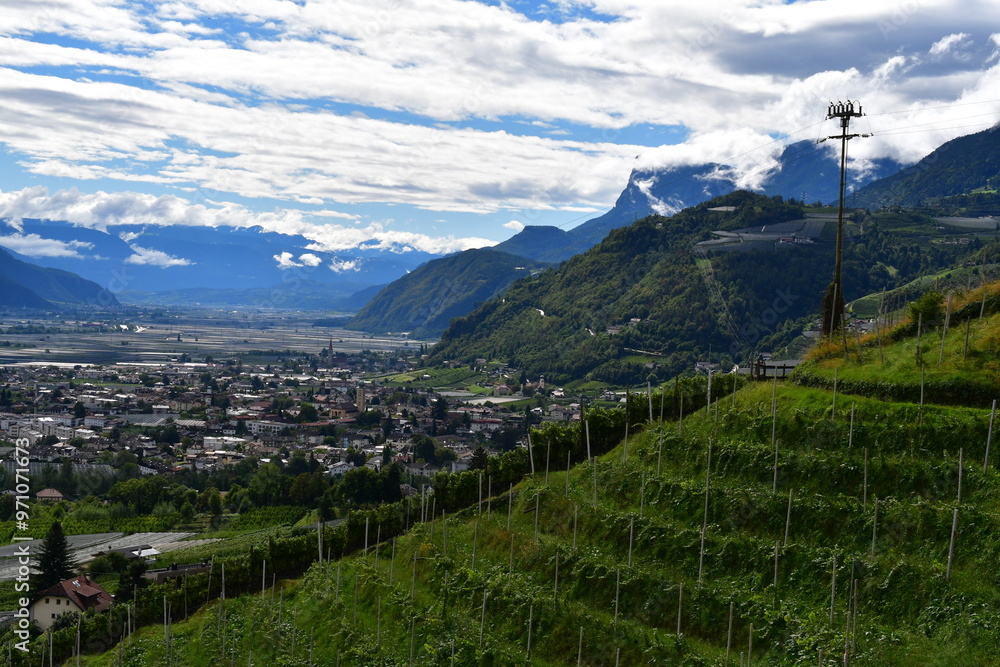 Blick nach Lana in Südtirol