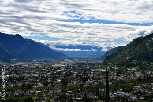 Obraz na płótnie Blick auf Lana in Südtirol w salonie