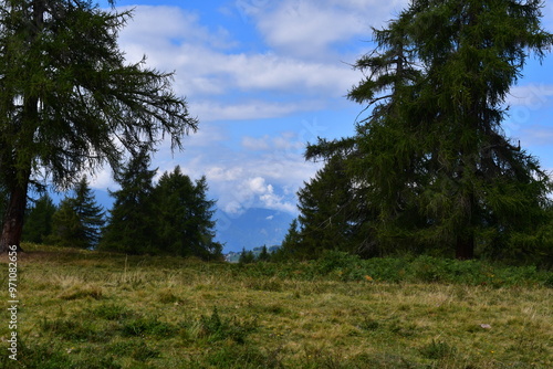 Obraz na płótnie Schöne Landschaft mit Bergen am Salten in Südtirol w salonie