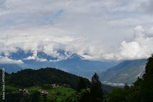 Obraz na płótnie Schöne Landschaft bei Grissian in Südtirol w salonie