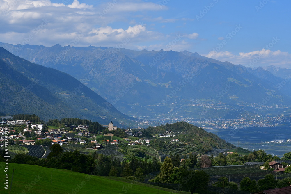 Blick auf Völlan und Meran in Südtirol
