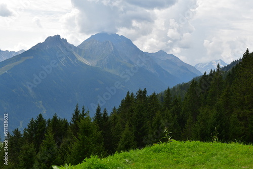 Obraz na płótnie Schöne Landschaft mit Bergen im Stubaital w salonie