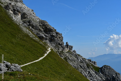 Obraz na płótnie Schöne Landschaft mit Bergen im Stubaital w salonie