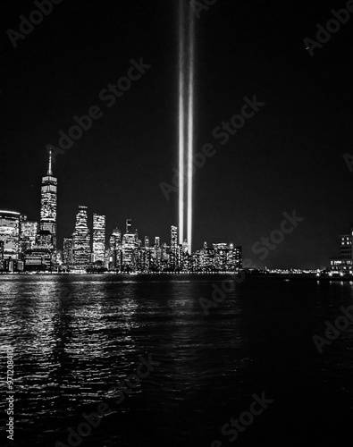 Obraz na płótnie Tribute in Light in Lower Manhattan as seen from Jersey City, New Jersey. w salonie
