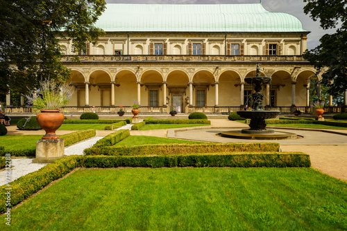 Canvas Print Queen Anne's belvedere , fountain and gardens