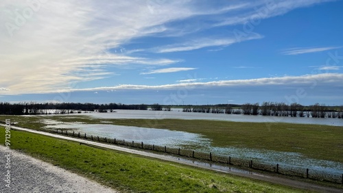 Rhein und Rheinauen im Winter Hochwasser