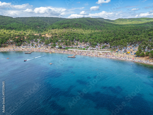 Gökçetepe Nature Park, located on the shores of the Saros Gulf, is a favorite among those who enjoy camping and caravanning with its beaches nestled within forests
