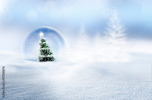 Winterliche Schneelandschaft mit Schneekugel und Schneeflocken