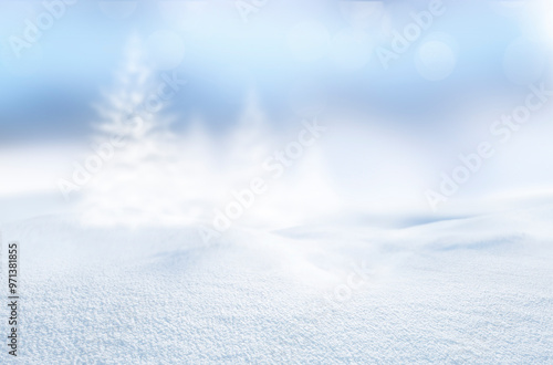 Winterliche Schneelandschaft mit Tannenbäumen und Schneeflocken