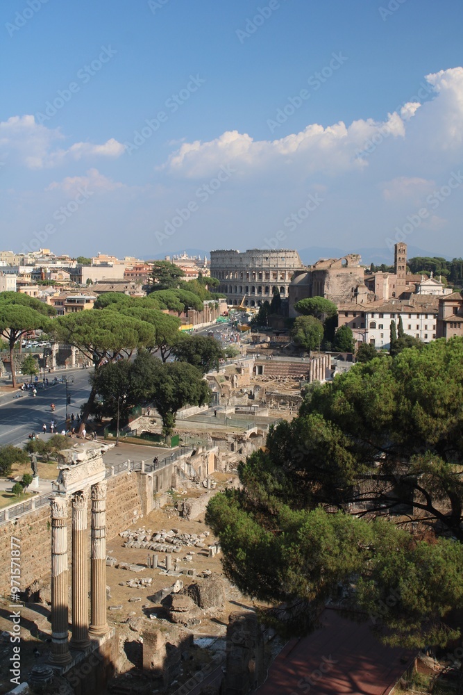 Fototapeta premium Looking towards the Colosseum from the Monument to Victor Emmanuel II, Rome.
