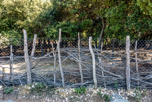 Zaun aus Naturholz Pfosten photo