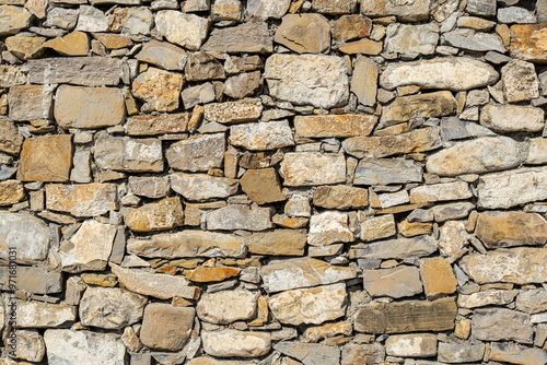 Fotografie stone wall made of limestone, typical of ancient cities