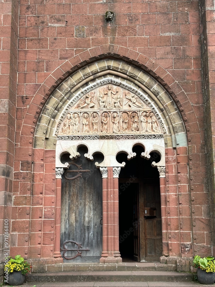porte de l'église Saint Pierre de Collonges