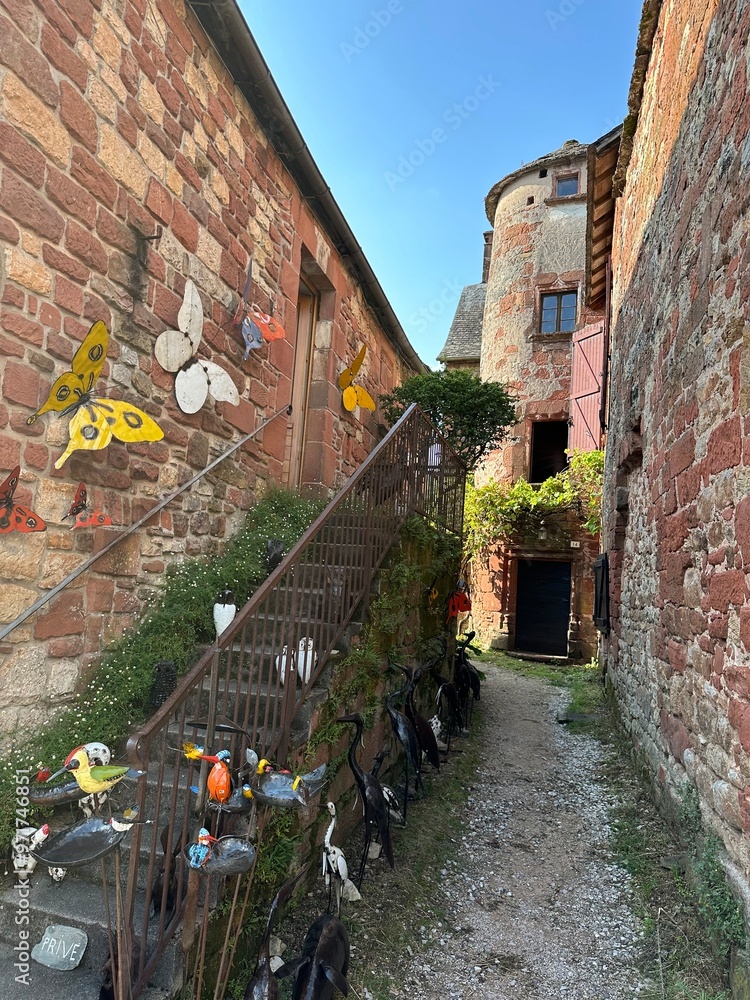 Dans les rues de Collonges-la-rouge