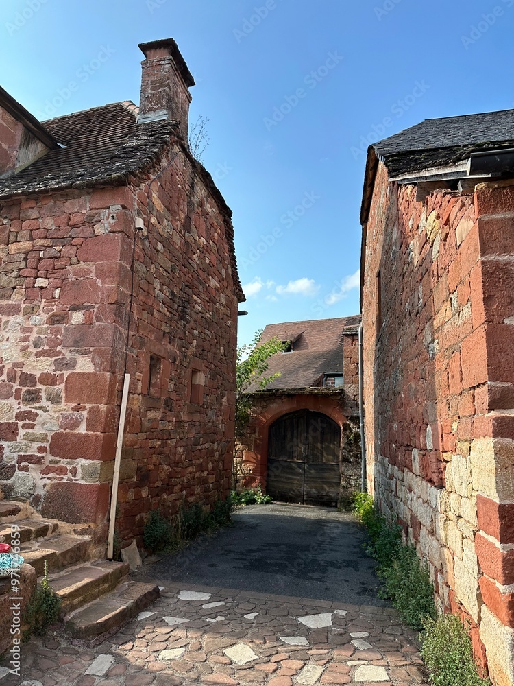 Dans les rues de Collonges-la-rouge