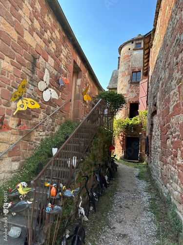 Obraz na płótnie Dans les rues de Collonges-la-rouge w salonie