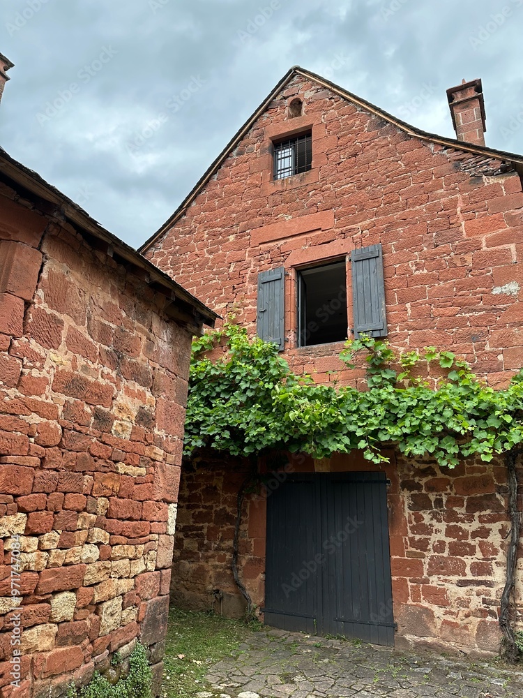 Maison en pierre rouge