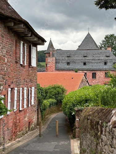 Dans les rues de Collonges-la-rouge