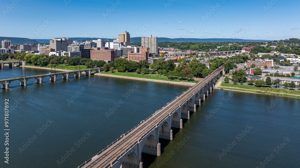 Obraz premium Late summer, early fall aerial, drone, photo of the Harrisburg Pennsylvania skyline and the Susquehanna River. September 2024.