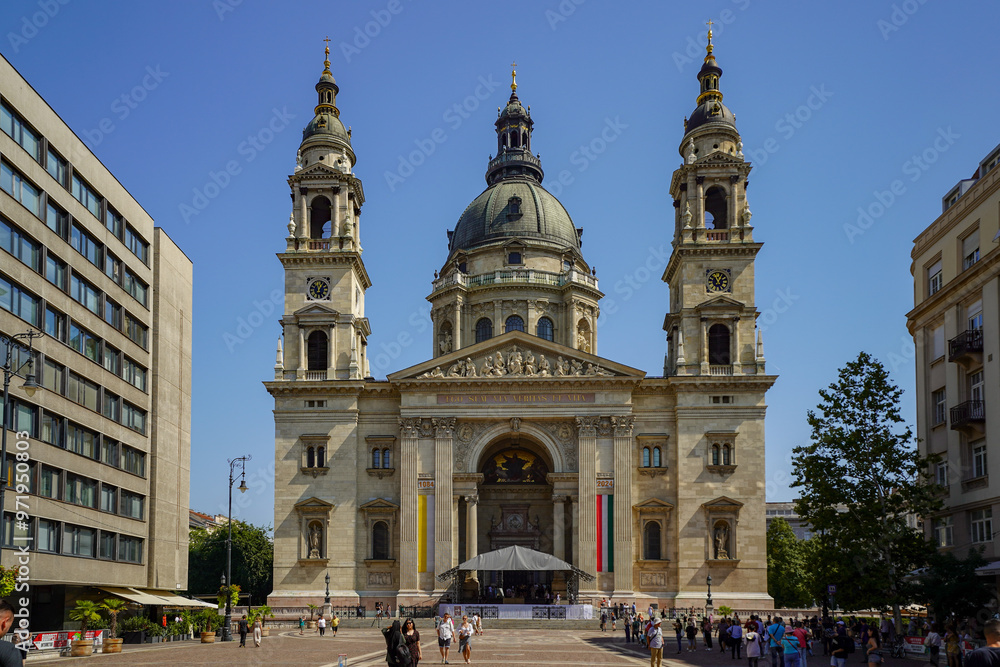 Fototapeta premium Szent Istvàn Bazilika square , Budapest