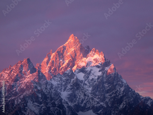 Fototapeta Naklejka Na Ścianę i Meble -  grand teton peak sunset 