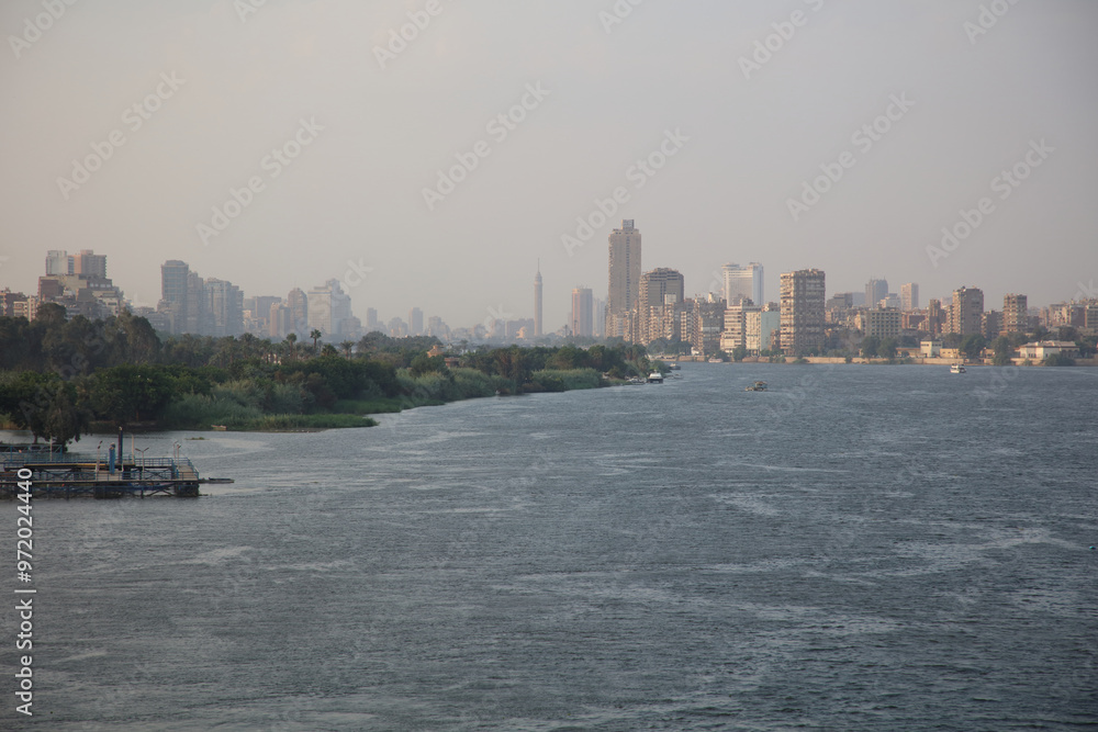 Obraz premium The Nile before sunset showing cairo