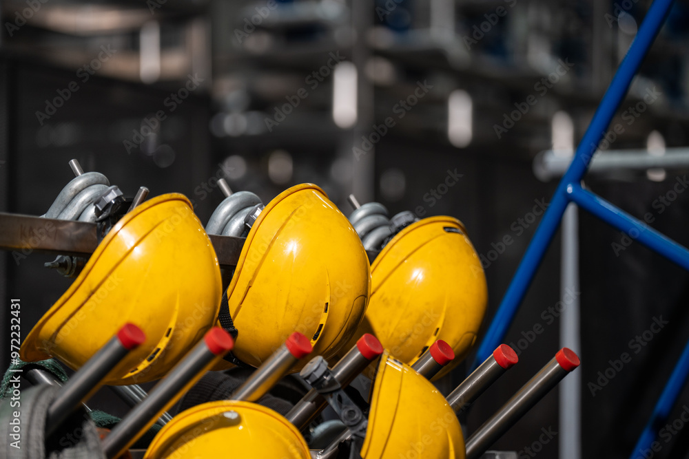 occupational safety rules - obligation to wear a helmet at an industrial plant