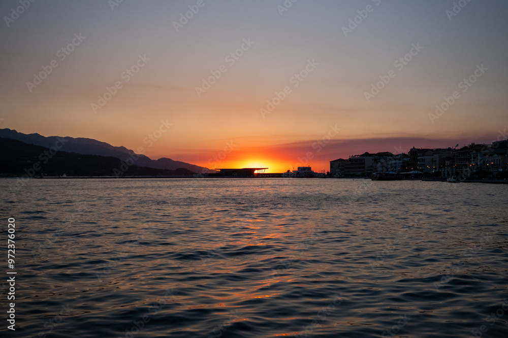 Naklejka premium sunset over the sea