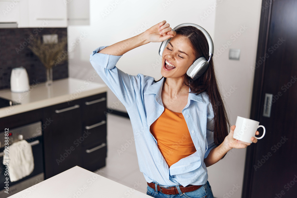 Naklejka premium Young woman enjoying music while holding a cup of coffee in her hands in cozy atmosphere