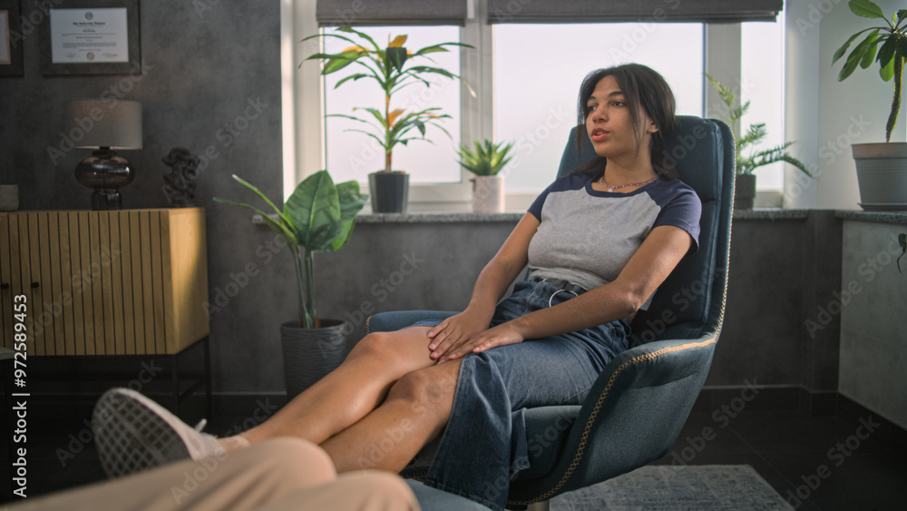 Obraz premium Relaxed African American teen girl sits in chair, shares positive emotions with psychotherapist, finds solution during counseling therapy session. Psychotherapy and psychological help. Mental health.