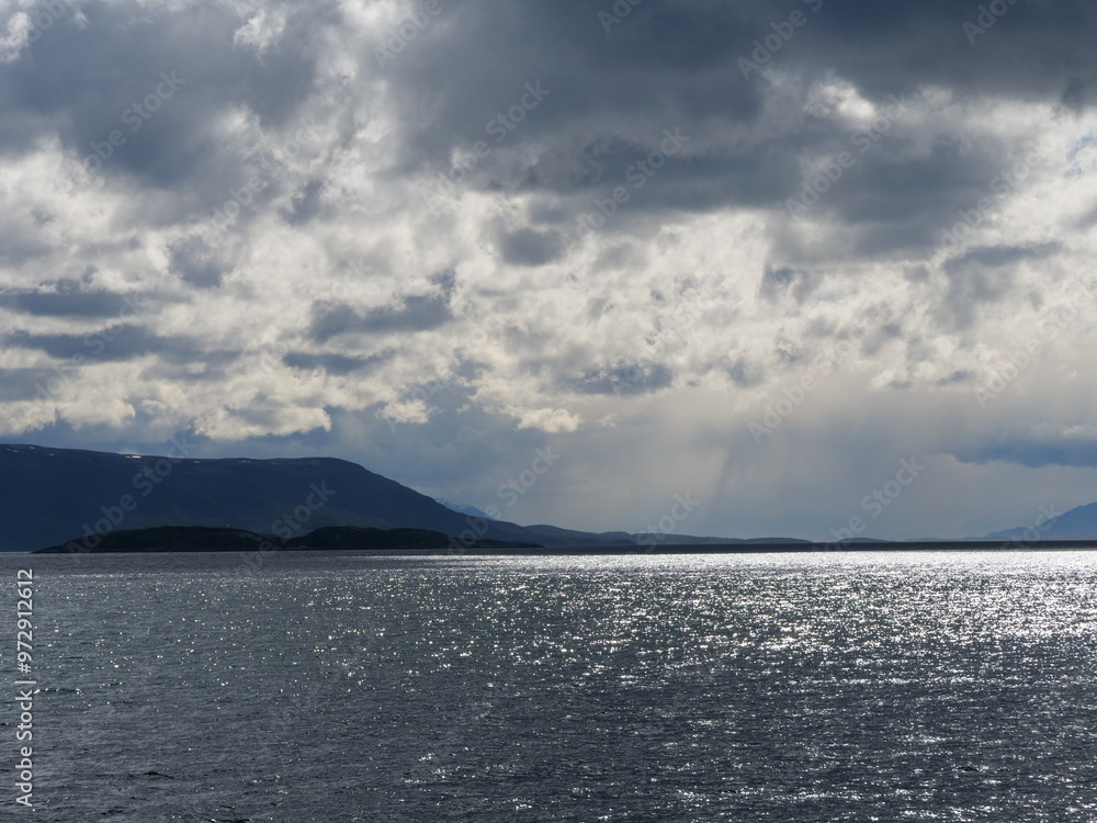 Der Beagle-Kanal am südlichsten Ende von Argentinien und Chile Der Beagle-Kanal am südlichsten Ende von Argentinien und Chile