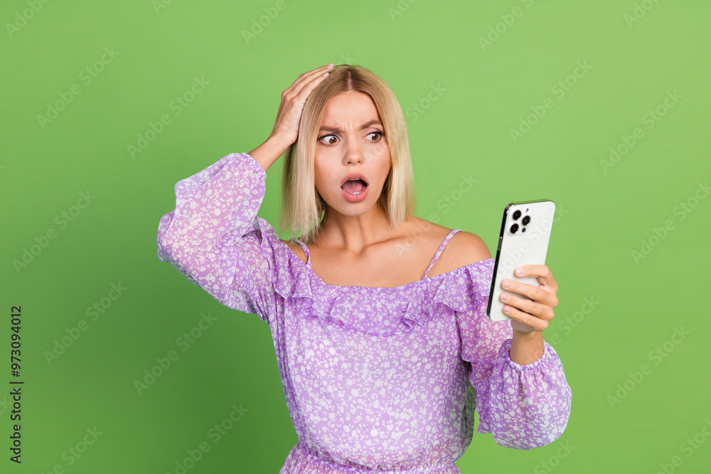 Φωτογραφία Photo of shocked worried nervous girl wear stylish clothes read news isolated on