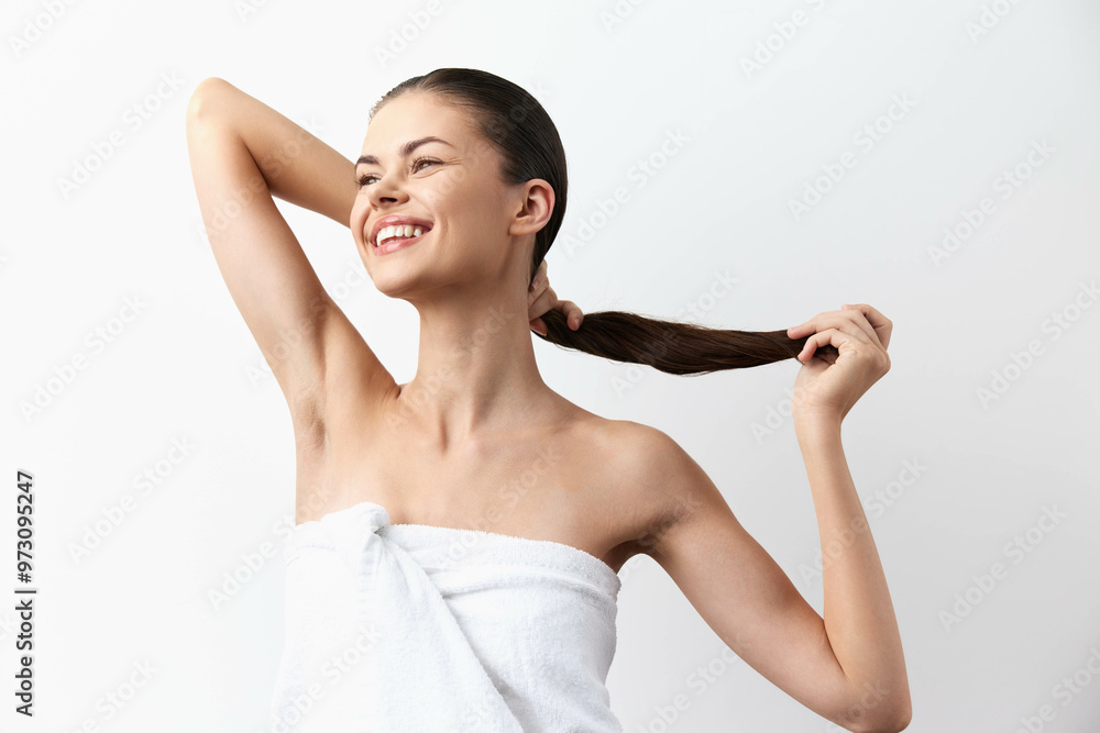Φωτογραφία young woman with long hair posing with a towel, smiling against a white backgrou