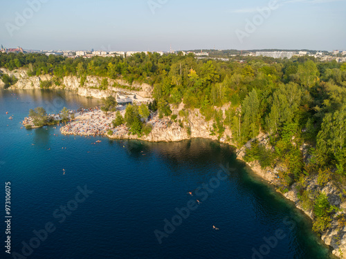 Zalew Zakrzówek, skałki Twardowskiego, Kraków, widok z góry, dronem