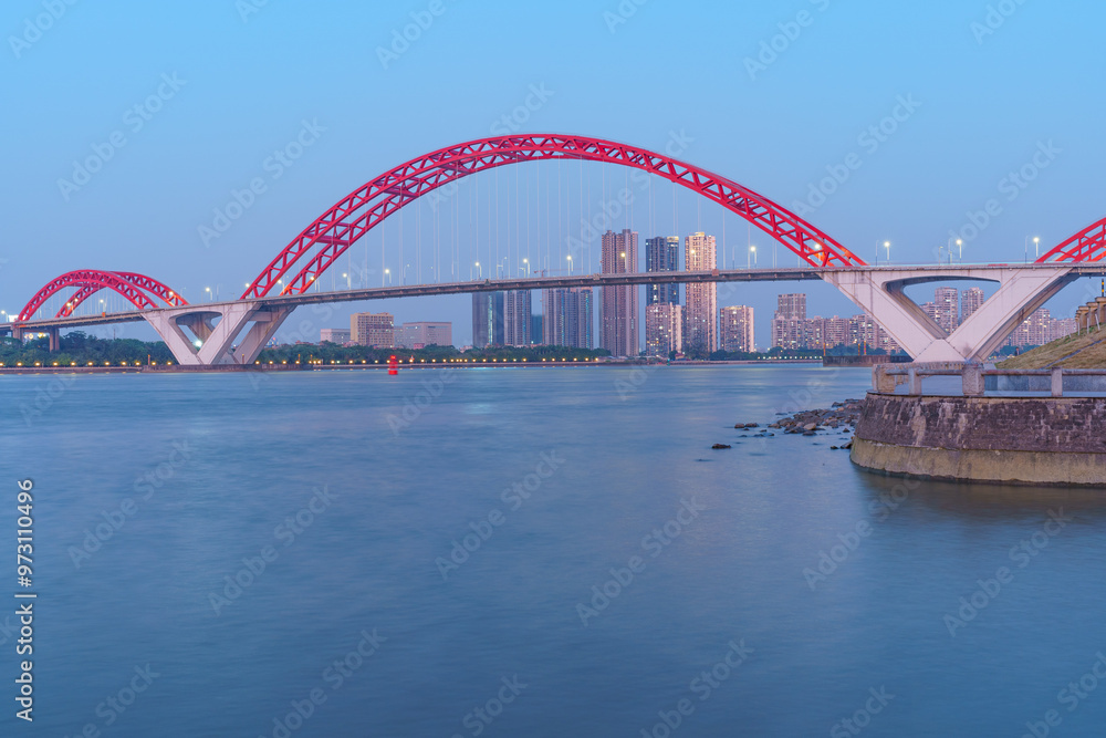 Naklejka premium Guangzhou Pearl River Red Bridge and Riverside City Tall Buildings