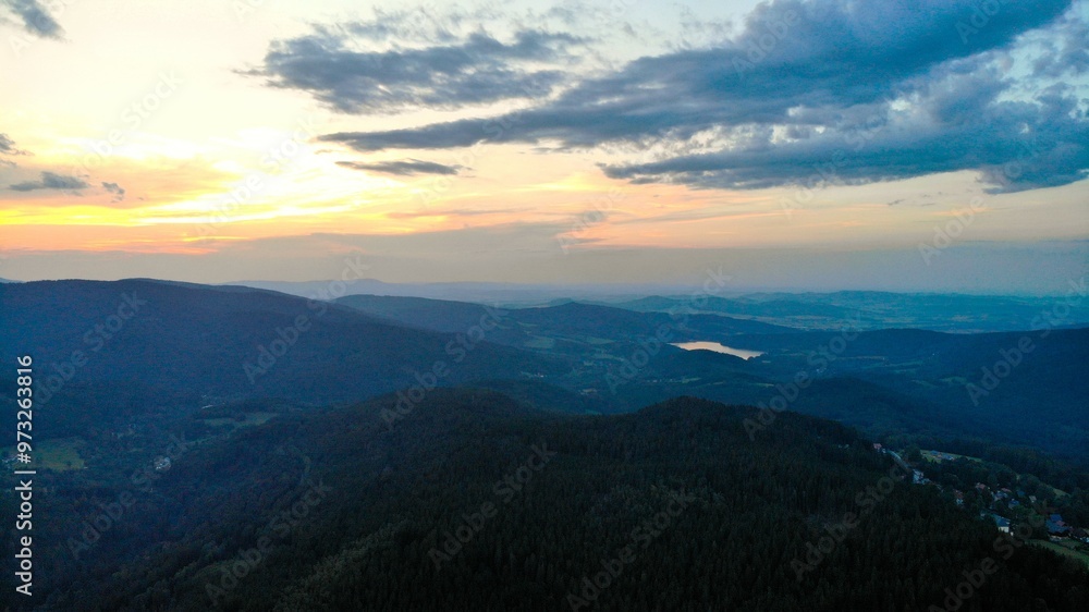 Fototapeta premium beautiful sunset over the mountains