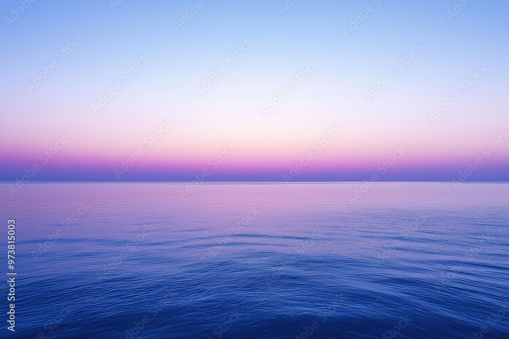 Obraz premium Calm ocean reflecting purple sunset sky gradient