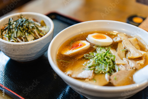 喜多方ラーメン専門店喜鈴の喜多方肉中華蕎麦と炙りチャーシュー丼