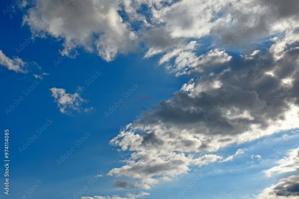 Obraz premium Clouds with a slightly stormy character